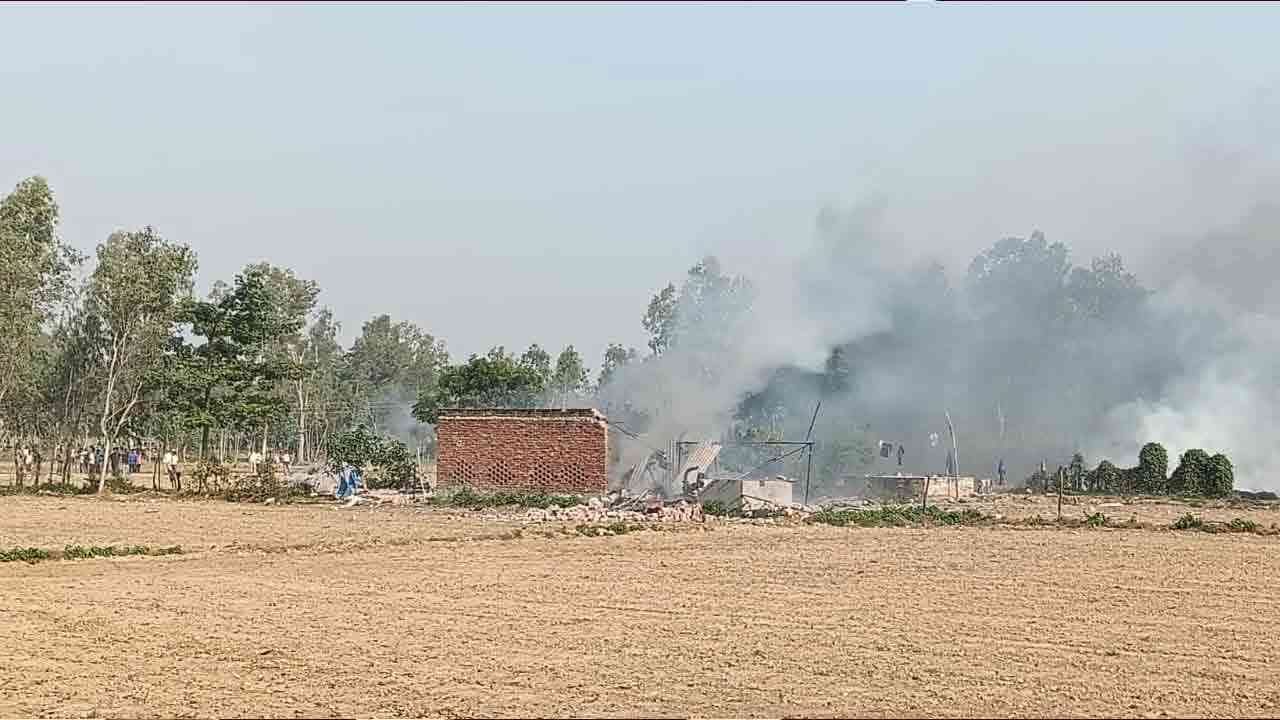 बाराबंकी में भीषण ब्लास्ट, 2 की मौत, कई घायल, जारी है जांच-पड़ताल