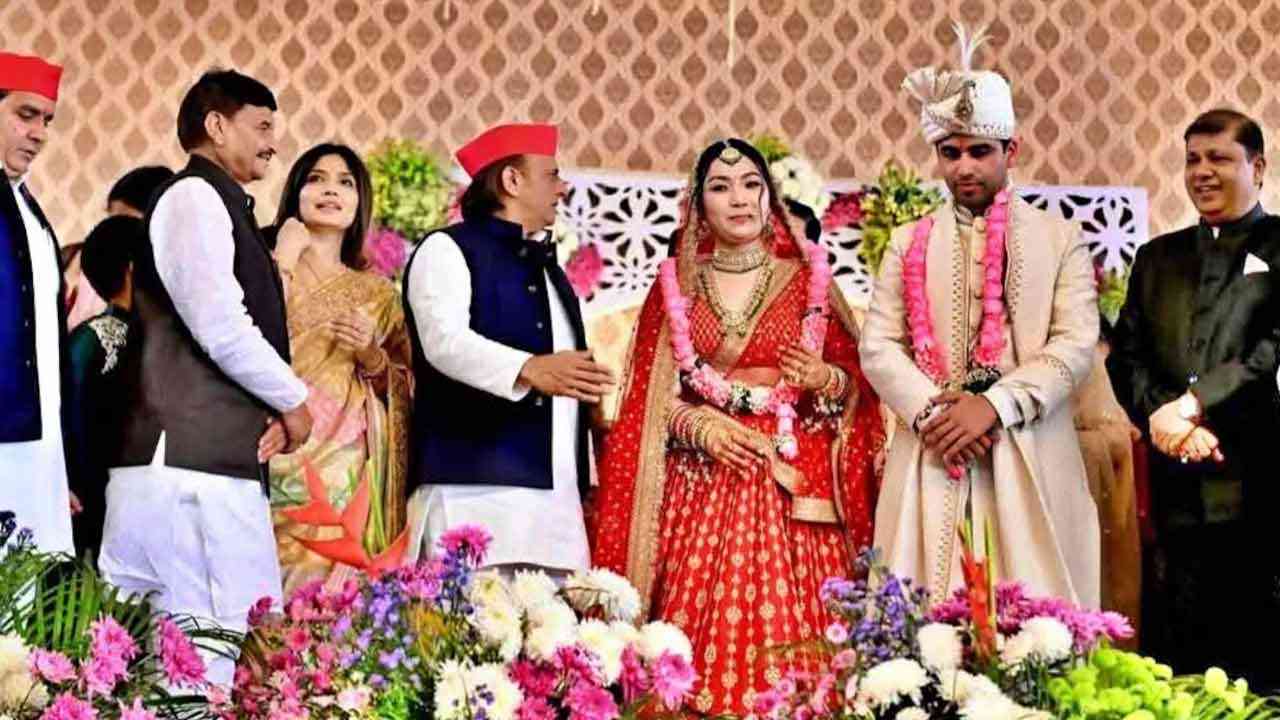 सैफ़ई में अखिलेश यादव के चचेरे भाई आर्यन ने लद्दाख की वकील सेरिंग संग रचाई शाही शादी