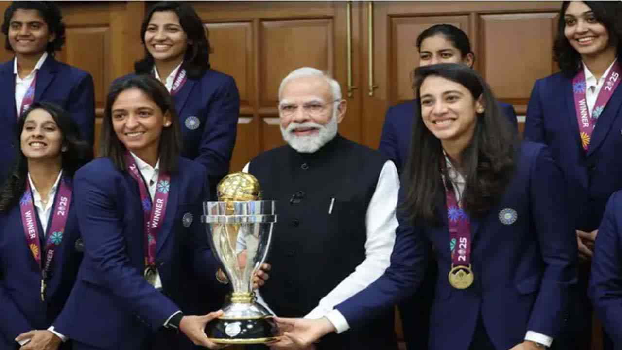World Champions India meet with Pm Modi, ਮੋਦੀ ਨੂੰ ਮਿਲੀ ਮਹਿਲਾ ਚੈਂਪੀਅਨ ਟੀਮ