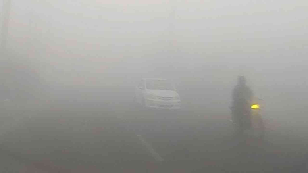 Weather update: ਸੰਘਣੀ ਧੁੰਦ ਦਾ ਕਹਿਰ...'ਰੈੱਡ ਅਲਰਟ' ਜਾਰੀ