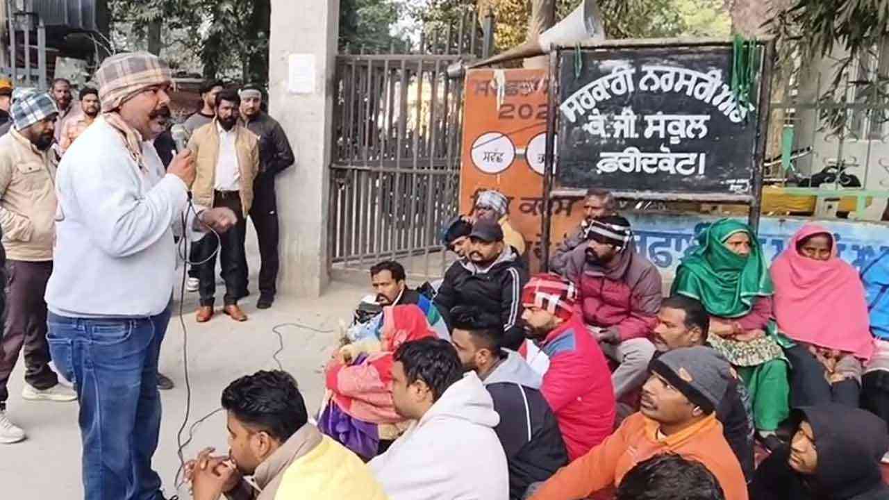 Faridkot Protest:ਸਫਾਈ ਸੇਵਕਾਂ ਨੇ ਤਨਖਾਹਾਂ ਨਾ ਮਿਲਣ ਦੇ ਰੋਸ ਵੱਜੋਂ ਕੀਤੀ ਹੜਤਾਲ,ਦਿੱਤੀ ਚੇਤਾਵਨੀ