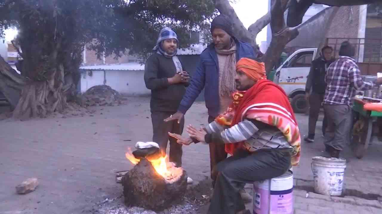 ਕੋਹਰੇ ਦੀ ਚਾਦਰ 'ਚ ਲਿਪਟਿਆ ਦਿੱਲੀ-NCR, ਪੰਜਾਬ 'ਚ ਸੰਘਣੀ ਧੁੰਦ