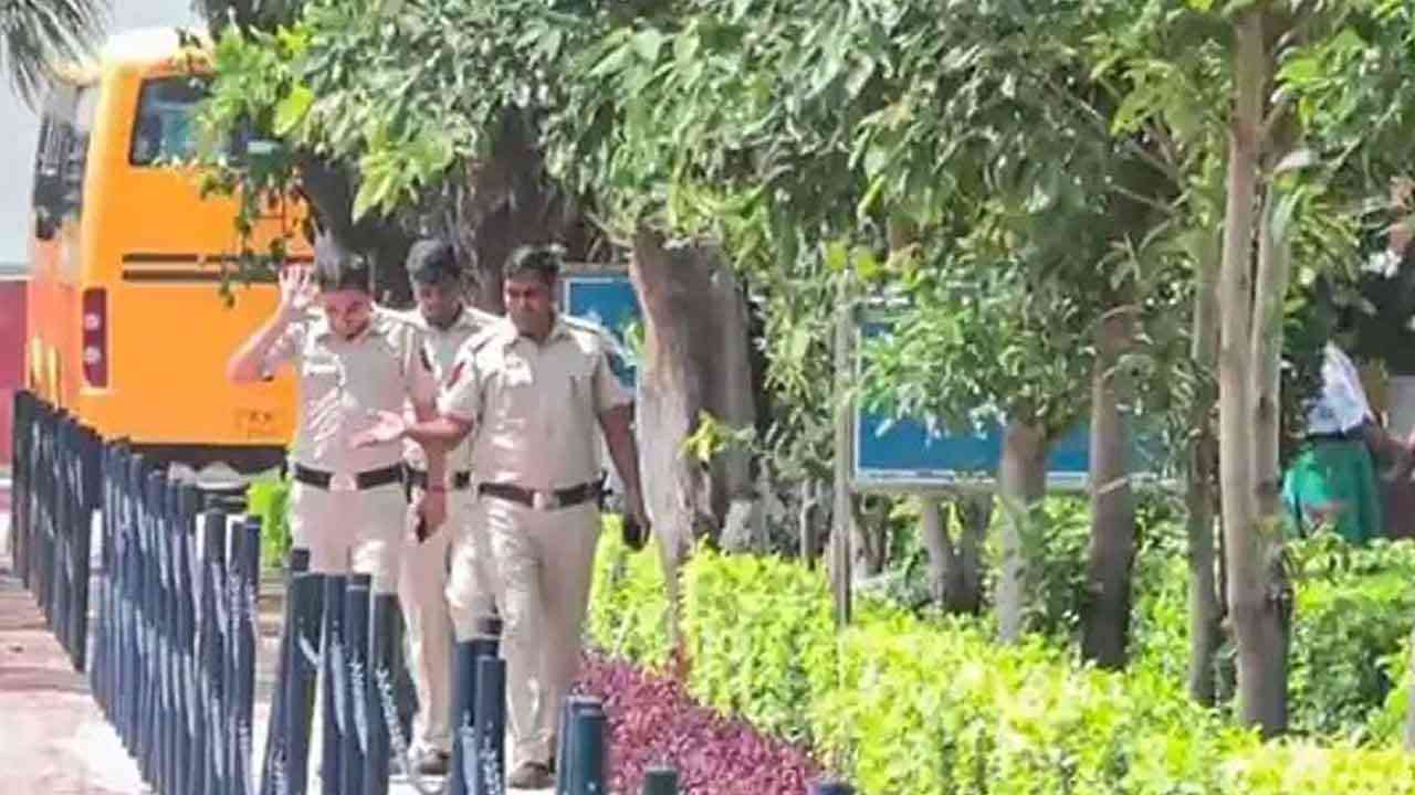 ਦਿੱਲੀ ’ਚ ਸਕੂਲਾਂ ਨੂੰ ਫਿਰ ਬੰਬ ਨਾਲ ਉਡਾਉਣ ਦੀ ਧਮਕੀ