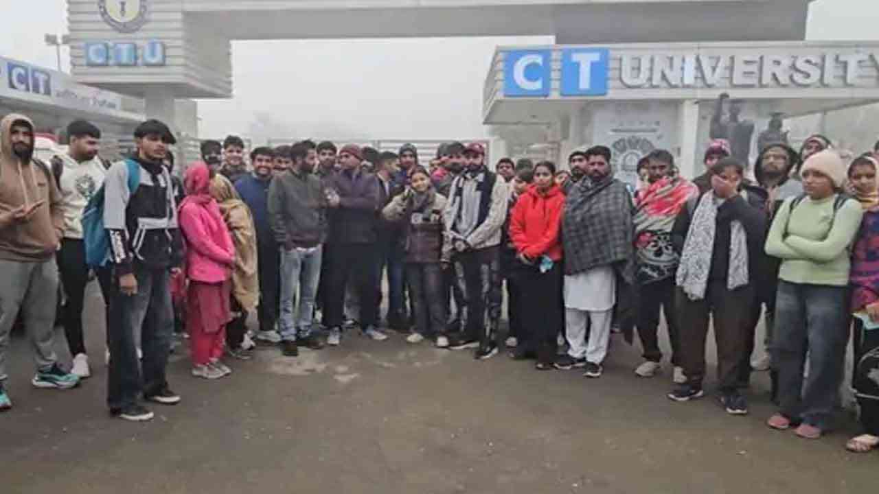 ਦਿੱਲੀ ਪੁਲਿਸ ਭਰਤੀ ਪ੍ਰੀਖਿਆ ਰੱਦ ਹੋਣ 'ਤੇ ਭਾਰੀ ਰੋਸ ਪ੍ਰਦਰਸ਼ਨ