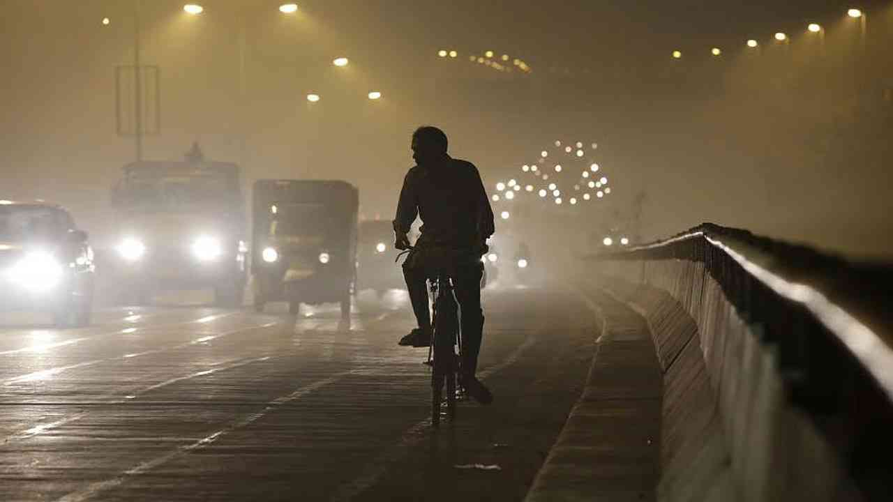 ग़ाज़ियाबाद की हवा सबसे ज़हरीली: AQI 404 के साथ 'गंभीर' श्रेणी में पहुंचा दिल्ली-एनसीआर