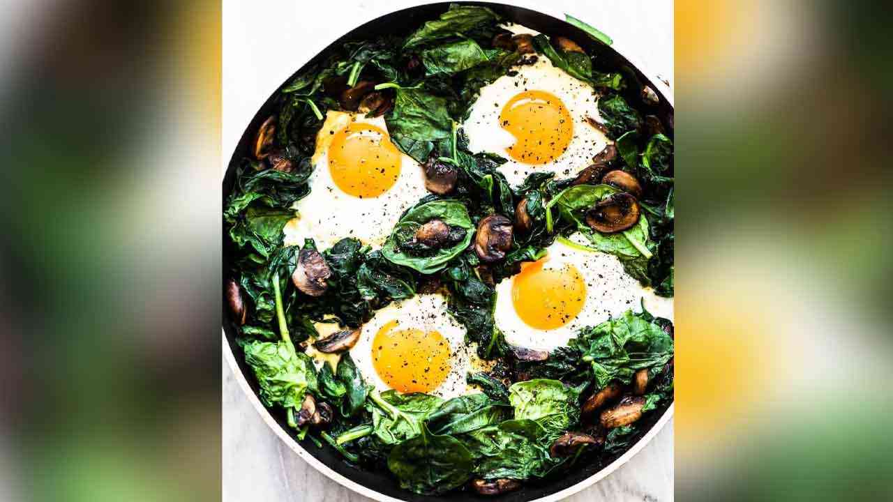 ਸੁਆਦ ਦੇ ਨਾਲ ਸਿਹਤ ਬਣਾਵੇਗਾ ਇਹ BREAKFAST ! ਅਜ਼ਮਾਓ ਪਾਲਕ-ਮਸ਼ਰੂਮ ਆਮਲੇਟ !