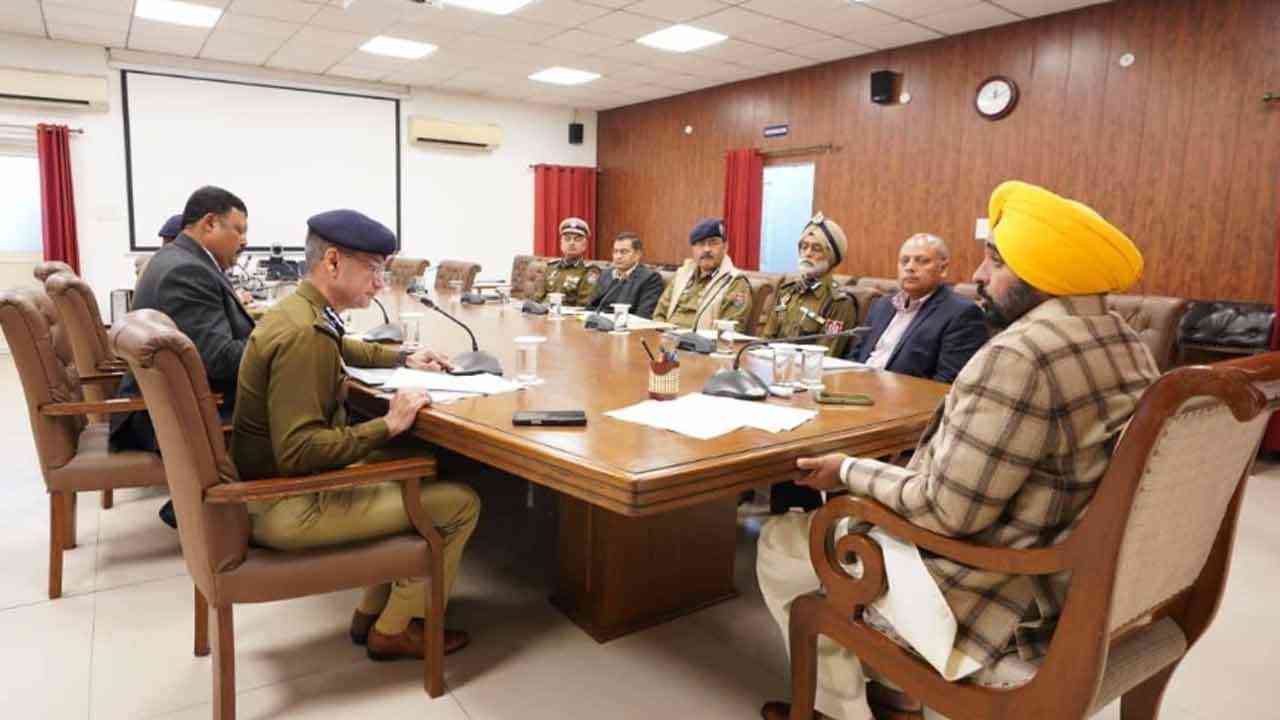 CM MANN MEETING: ਕਾਨੂੰਨ ਵਿਵਸਥਾ ਨੂੰ ਲੈ ਕੇ ਮੁੱਖ ਮੰਤਰੀ ਨੇ ਕੀਤੀ ਮੀਟਿੰਗ, ਦਿੱਤੇ ਵੱਡੇ ਆਦੇਸ਼ ?