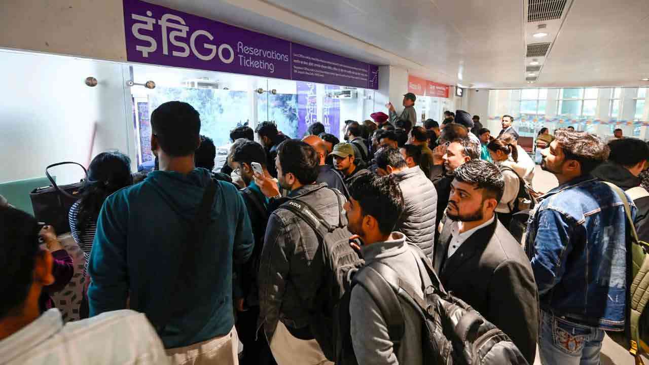 ਇੰਡੀਗੋ ਦਾ ਵੱਡਾ ਐਲਾਨ... ₹10,000 ਦਾ ਮੁਆਵਜ਼ਾ, ਨਾਲ ਹੀ ₹10,000 ਦਾ ਵਾਧੂ ਯਾਤਰਾ ਵਾਊਚਰ