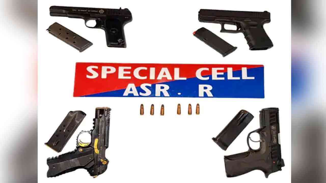 ਅੰਤਰਰਾਸ਼ਟਰੀ ਹਥਿਆਰ ਤਸਕਰੀ ਦੇ ਗਿਰੋਹ ਦਾ ਪਰਦਾਫਾਸ਼...ਵੱਡੀ ਮਾਤਰਾ ਵਿੱਚ ਹਥਿਆਰ ਬਰਾਮਦ