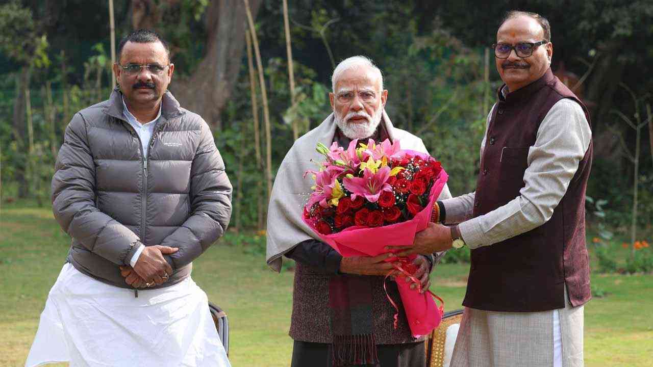 सियासी सुगबुगाहट: 24 घंटे में दूसरी बार पीएम मोदी से मिले डिप्टी सीएम ब्रजेश पाठक