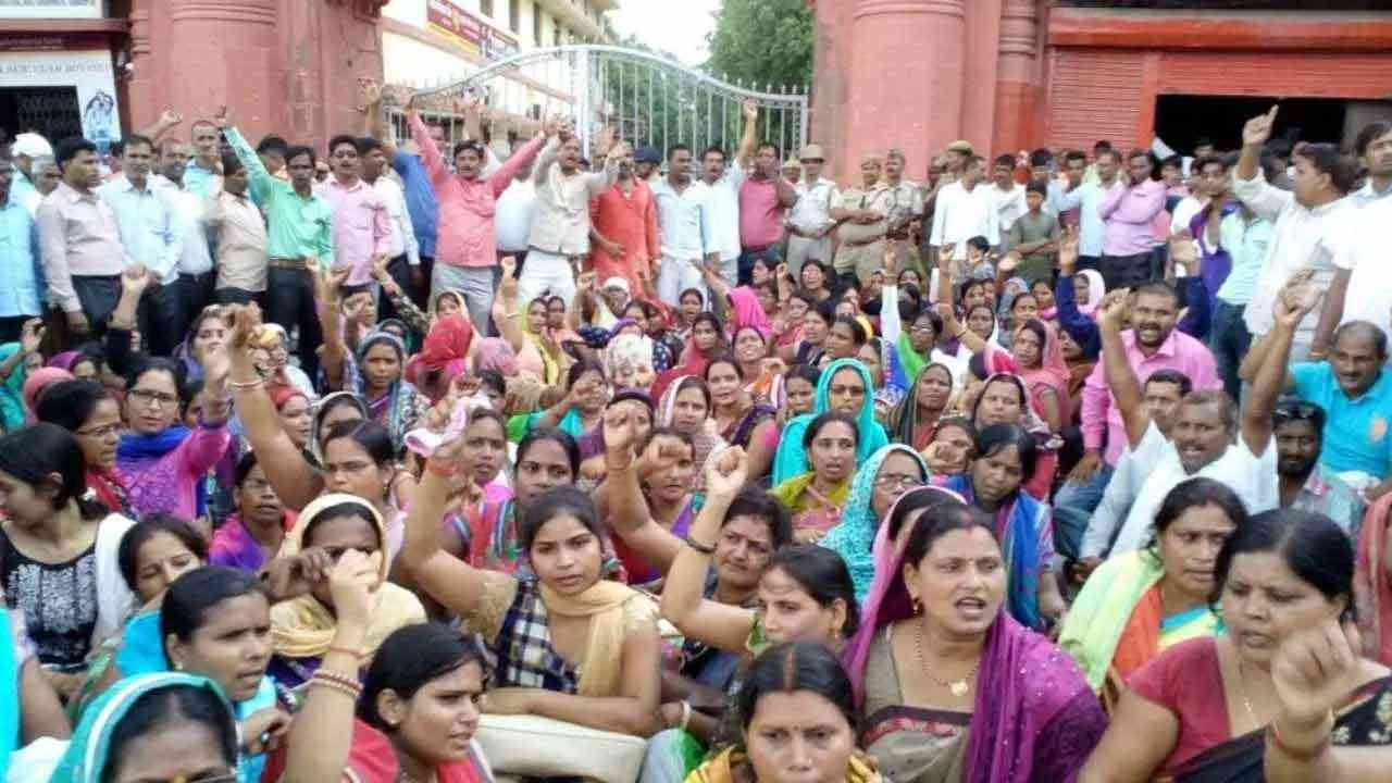 उत्तर प्रदेश के शिक्षामित्रों को राहत: मूल विद्यालय में वापसी के आदेश जारी!