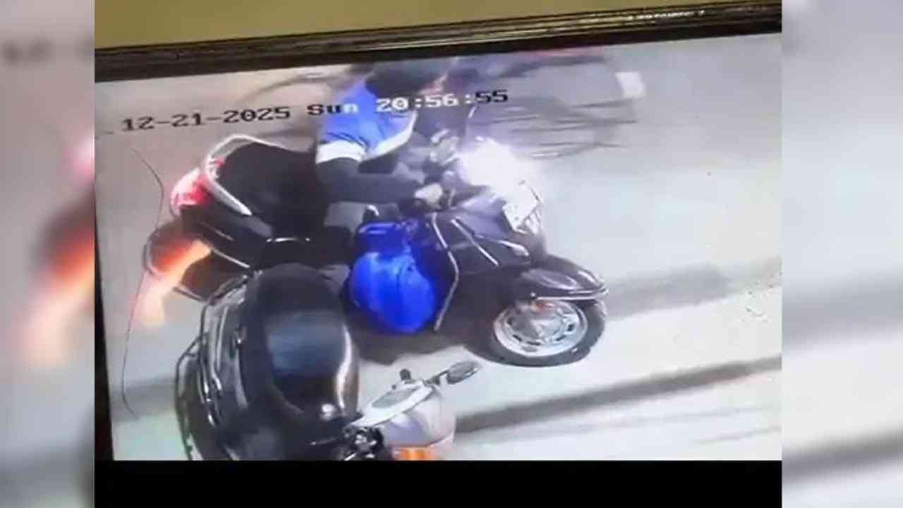 Ludhiana: ਮਹਿਲਾ ਦੀ ਐਕਟਿਵਾ ਚੋਰੀ...CCTV 'ਚ ਕੈਦ ਹੋਈ ਵਾਰਦਾਤ