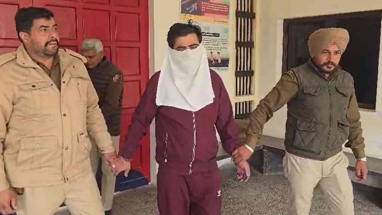 Fake currency ਛਾਪਣ ਵਾਲੇ ਗਿਰੋਹ ਦਾ ਪਰਦਾਫਾਸ਼! Youtube ਦੇਖ ਬਣਾ ਰਿਹਾ ਸੀ ਜਾਅਲੀ ਨੋਟ