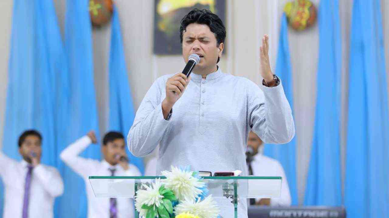 ਵਿਵਾਦਿਤ ਬਿਆਨ 'ਚ ਫਸੇ ਪਾਦਰੀ ਅੰਕੁਰ ਨਰੂਲਾ ...ਪਾਦਰੀ ਖਿਲਾਫ ਕਾਨੂੰਨੀ ਨੋਟਿਸ ਜਾਰੀ