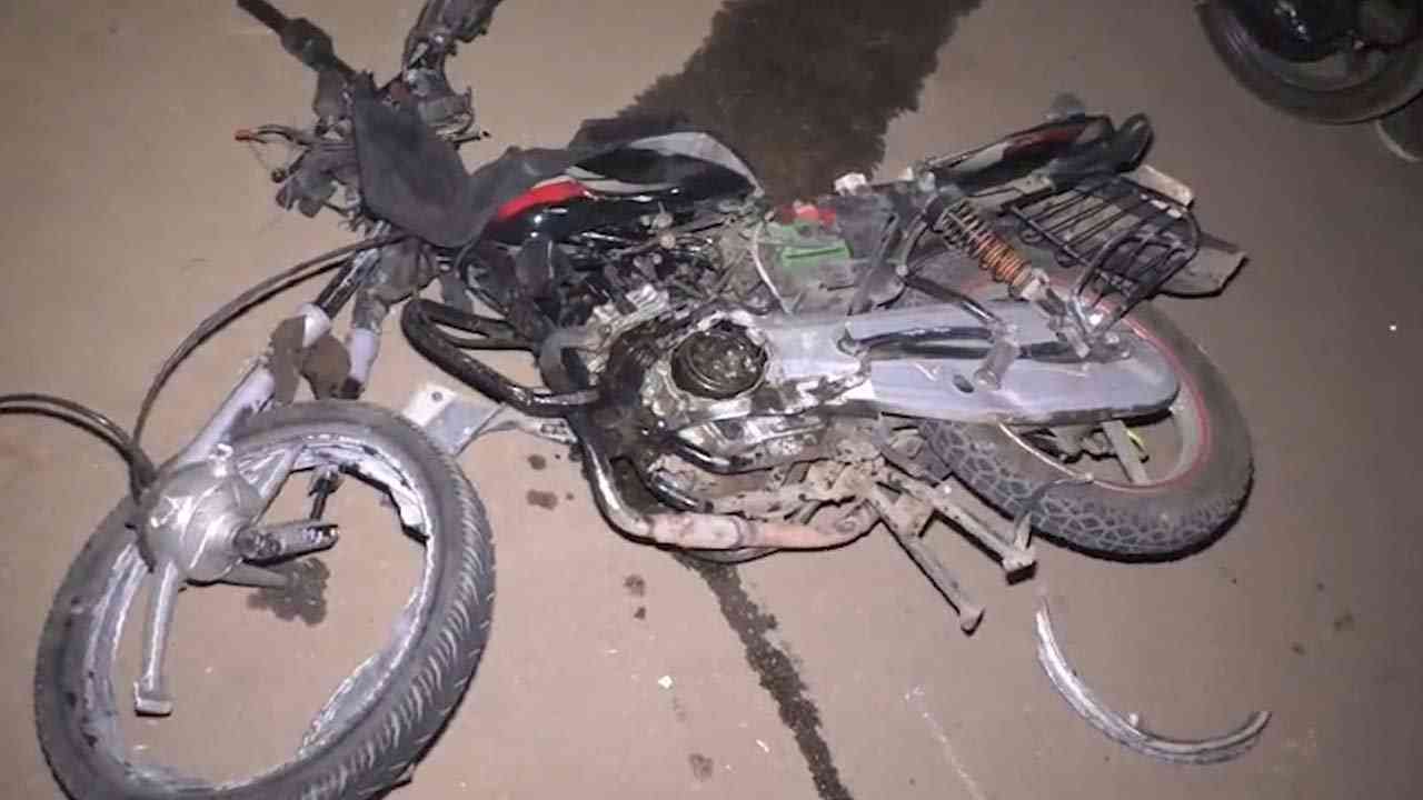 Chikkaballapur: Tipper collides with bike, ਟਿੱਪਰ ਦੀ ਬਾਈਕ ਨਾਲ ਟੱਕਰ, 4 ਦੀ ਮੌਤ