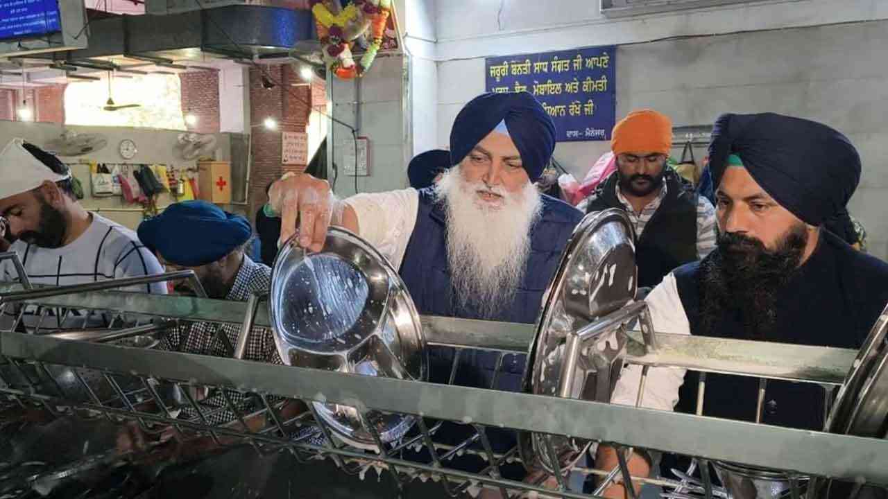 ਵਲਟੋਹਾ ਨੇ ਧਾਰਮਿਕ ਸਜ਼ਾ ਦੇ ਪਹਿਲੇ ਦਿਨ ਨਿਭਾਈ ਸੇਵਾ