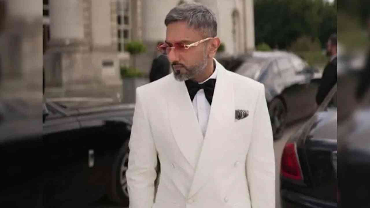 'Yo Yo honey singh ਦੇ ਗਾਣੇ 'ਅਸ਼ਲੀਲ', ਹੋਵੇ FIR'