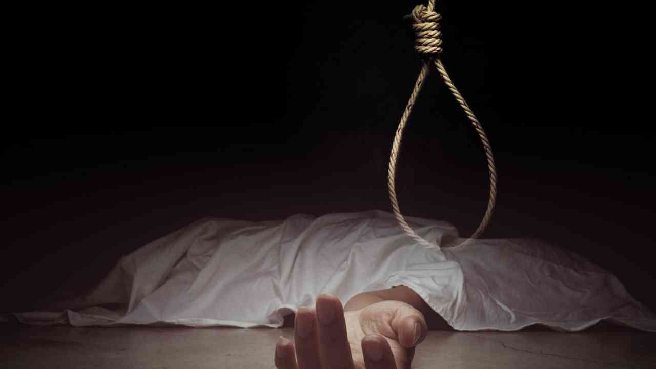 ਪੁਲਿਸ ਮੁਲਾਜ਼ਮ ਨੇ ਫਾਹਾ ਲੈ ਕੇ ਕੀਤੀ ਖੁਦਕੁਸ਼ੀ, ਸੁਸਾਈਡ ਨੋਟ ਬਰਾਮਦ