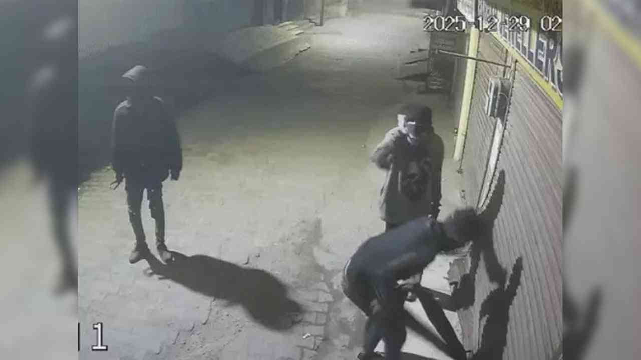 Jewellery Shop ‘ਤੇ ਵੱਡੀ ਚੋਰੀ, 50 ਲੱਖ ਦੇ ਗਹਿਣੇ ਲੈ ਕੇ ਚੋਰ ਫਰਾਰ