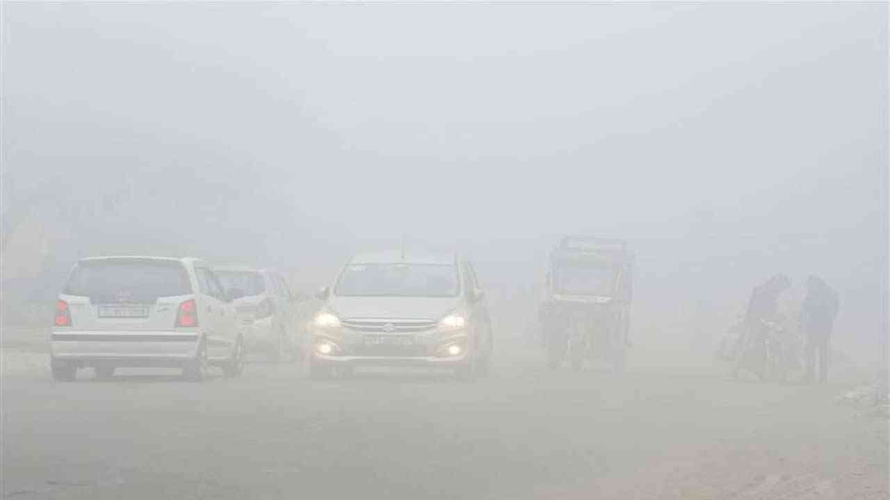 ਸੰਘਣੀ ਧੁੰਦ ਕਾਰਨ ਪੰਜਾਬ ‘ਚ ਆਵਾਜਾਈ ਪ੍ਰਭਾਵਿਤ, ਮੀਂਹ ਲਈ Yellow ਅਲਰਟ ਜਾਰੀ