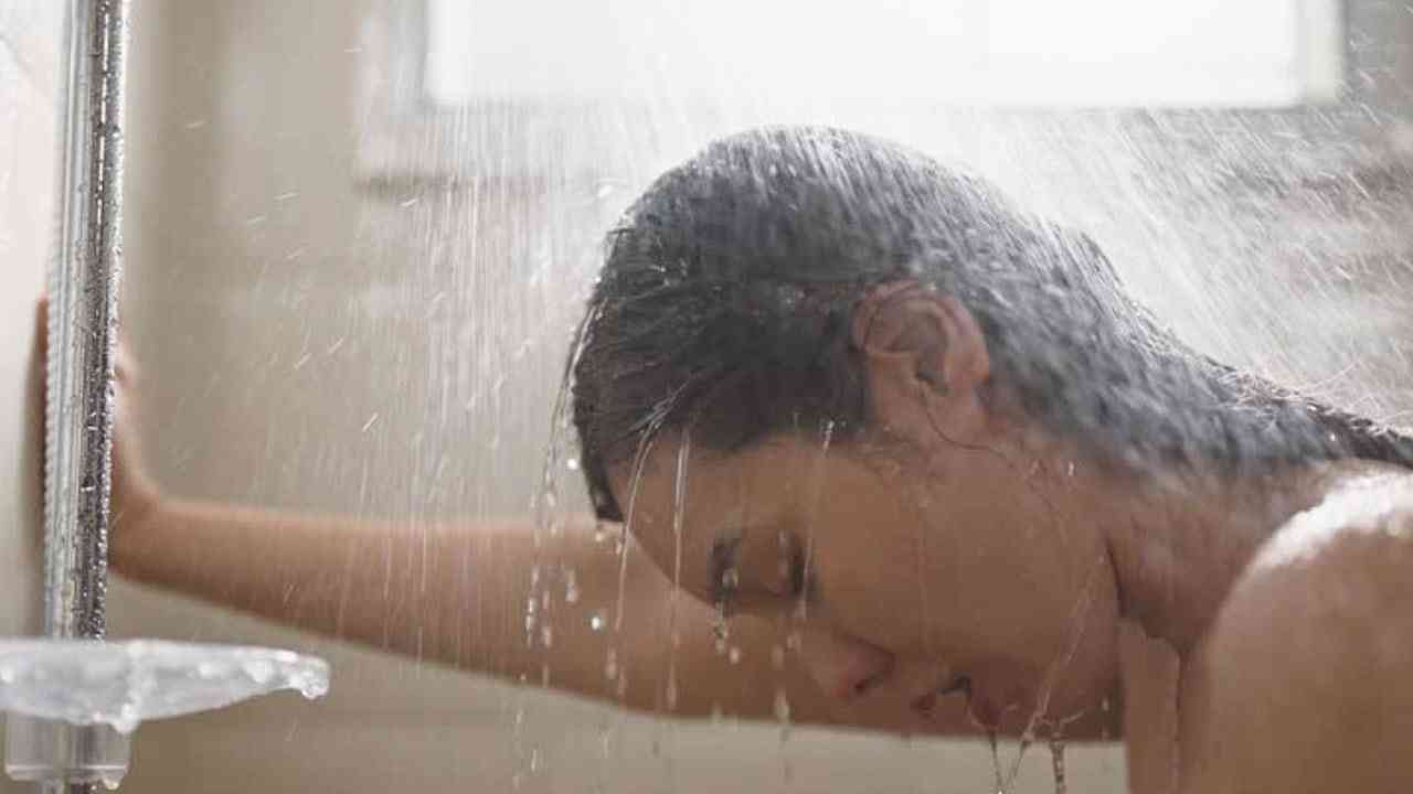 Winter Season 'ਚ ਗਰਮ ਪਾਣੀ ਨਾਲ ਨਹਾਉਣਾ ਫਾਇਦੇਮੰਦ ਜਾਂ ਨੁਕਸਾਨਦੇਹ?