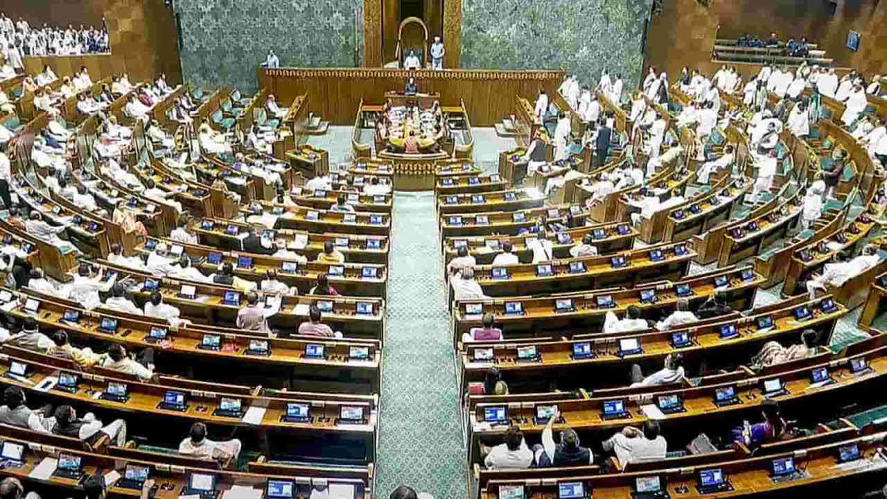 'वंदे मातरम' के 150 साल: संसद में विशेष चर्चा, सत्ता पक्ष-विपक्ष में तीख़ी बहस के आसार