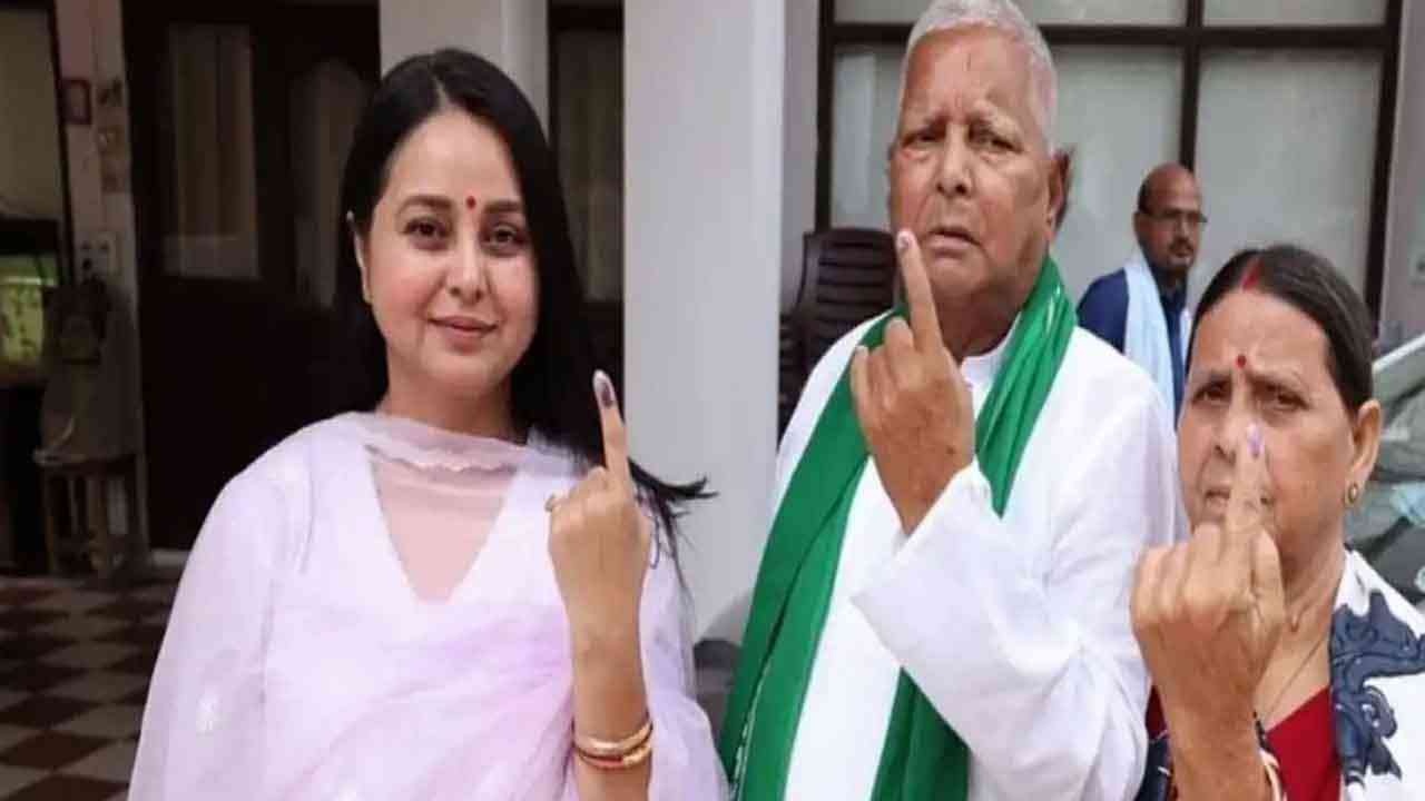 'लैंड फॉर जॉब' केस: लालू परिवार के ख़िलाफ़ कोर्ट ने तय किए आरोप, बताया- 'क्रिमिनल सिंडिकेट'