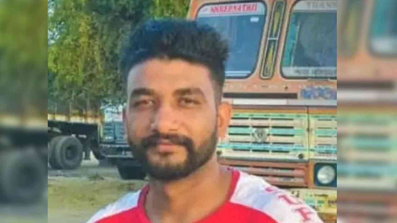 ਦਰੱਖਤ ਨਾਲ ਟਕਰਾਈ ਬੇਕਾਬੂ ਕਾਰ, ਨੌਜਵਾਨ ਦੀ ਮੌਤ, 3 ਜ਼ਖਮੀ