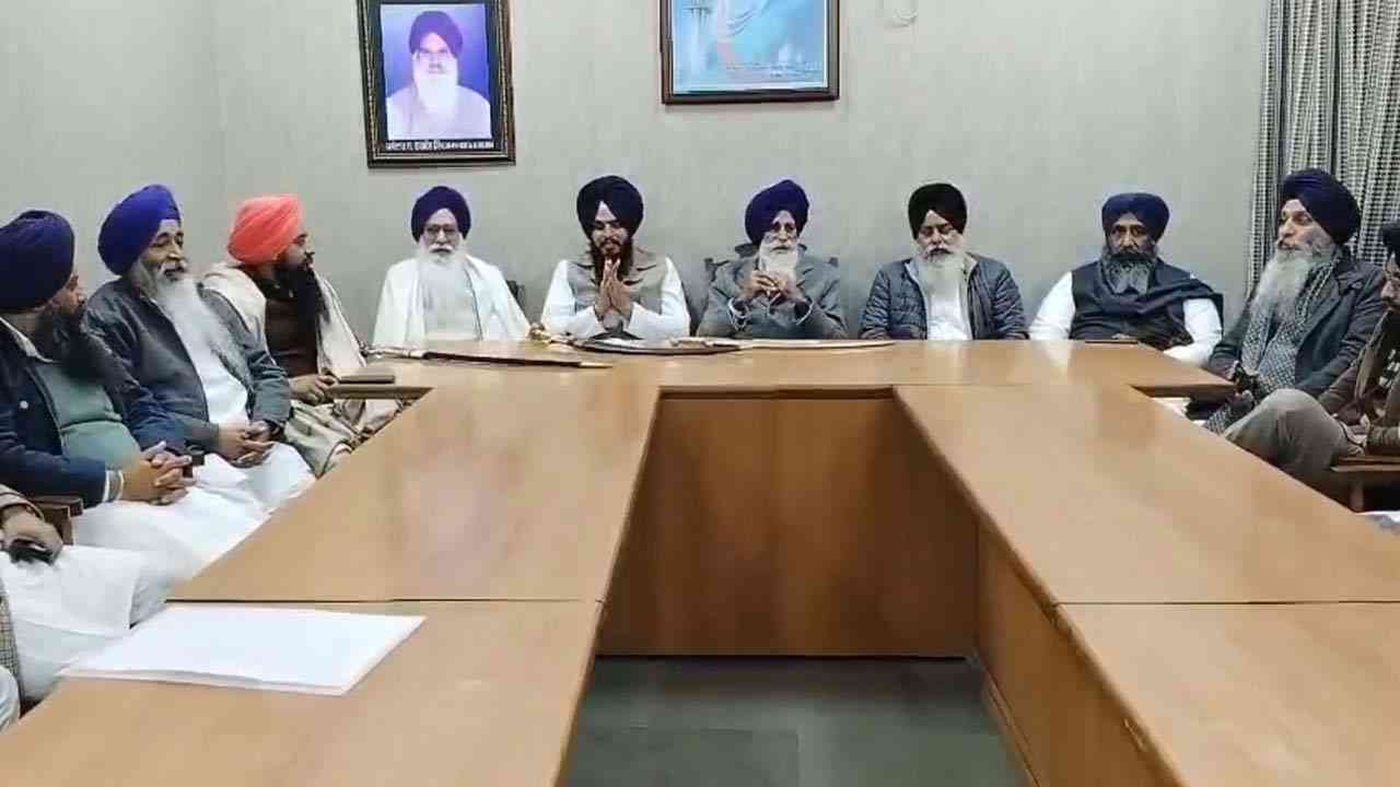HSGMC ਬਜਟ ਮੀਟਿੰਗ: ਜਥੇਦਾਰ ਝੀਂਡਾ 'ਤੇ ਦਾਦੂਵਾਲ ਨੂੰ ਹਟਾਉਣ ਦੇ ਦੋਸ਼, ਮੈਂਬਰਾਂ ਨੇ ਅਸਤੀਫੇ ਦੀ ਕੀਤੀ ਮੰਗ