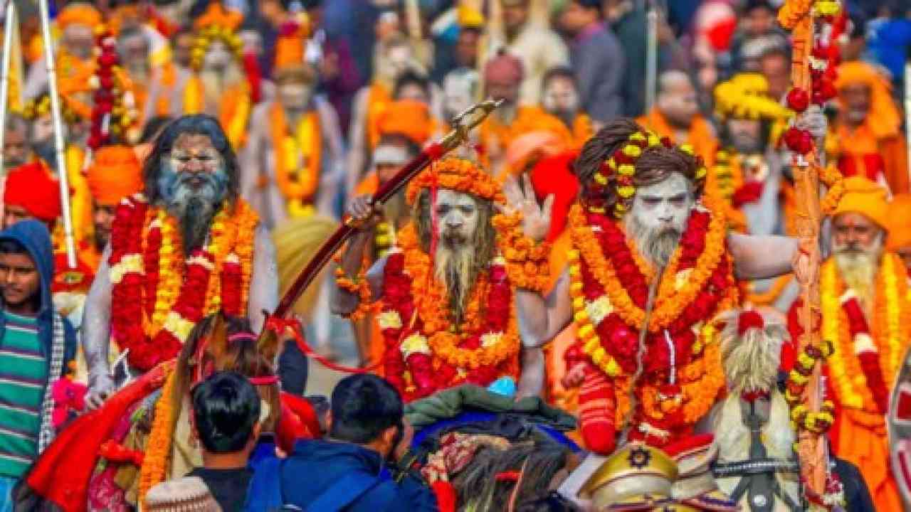 प्रयागराज: मौनी अमावस्या पर संगम तट पर उमड़ा आस्था का महाकुंभ, करोड़ों श्रद्धालुओं ने लगाई डुबकी