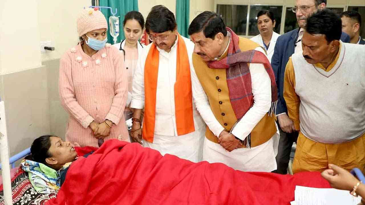 गंदे पानी ने छीनी 15 ज़िंदगी, 200 से ज़्यादा अस्पताल में भर्ती, लापरवाह अफ़सरों पर गिरी गाज़