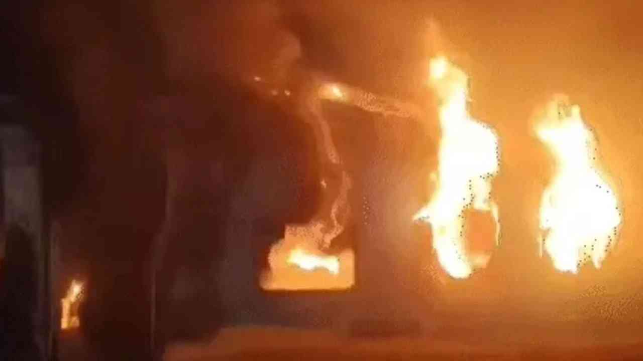 Delhi: DMRC ਸਟਾਫ ਕੁਆਰਟਰਾਂ 'ਚ ਭਿਆਨਕ ਅੱਗ