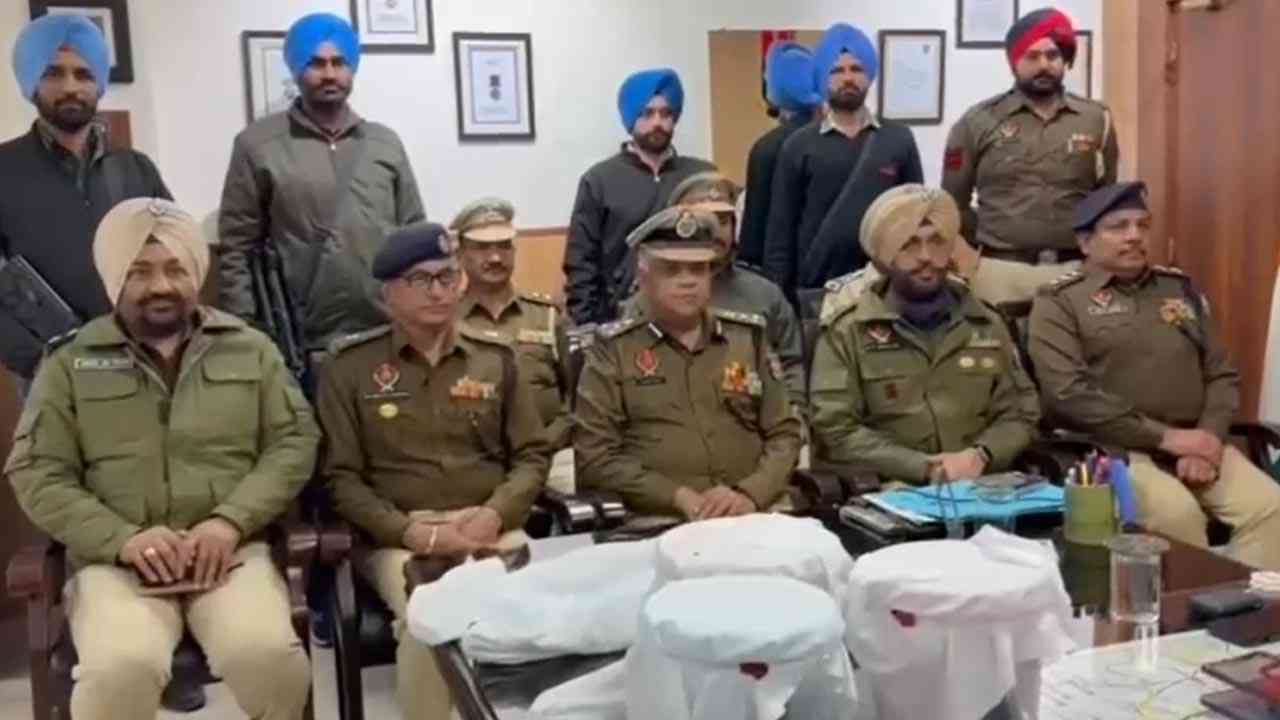 ਪਾਕਿ ਦੀ ਨਾਪਾਕ ਸਾਜ਼ਿਸ਼ ! ਸਰਹੱਦ 'ਤੇ ਹਥਿਆਰਾਂ ਦੀ ਵੱਡੀ ਖੇਪ ਬਰਾਮਦ