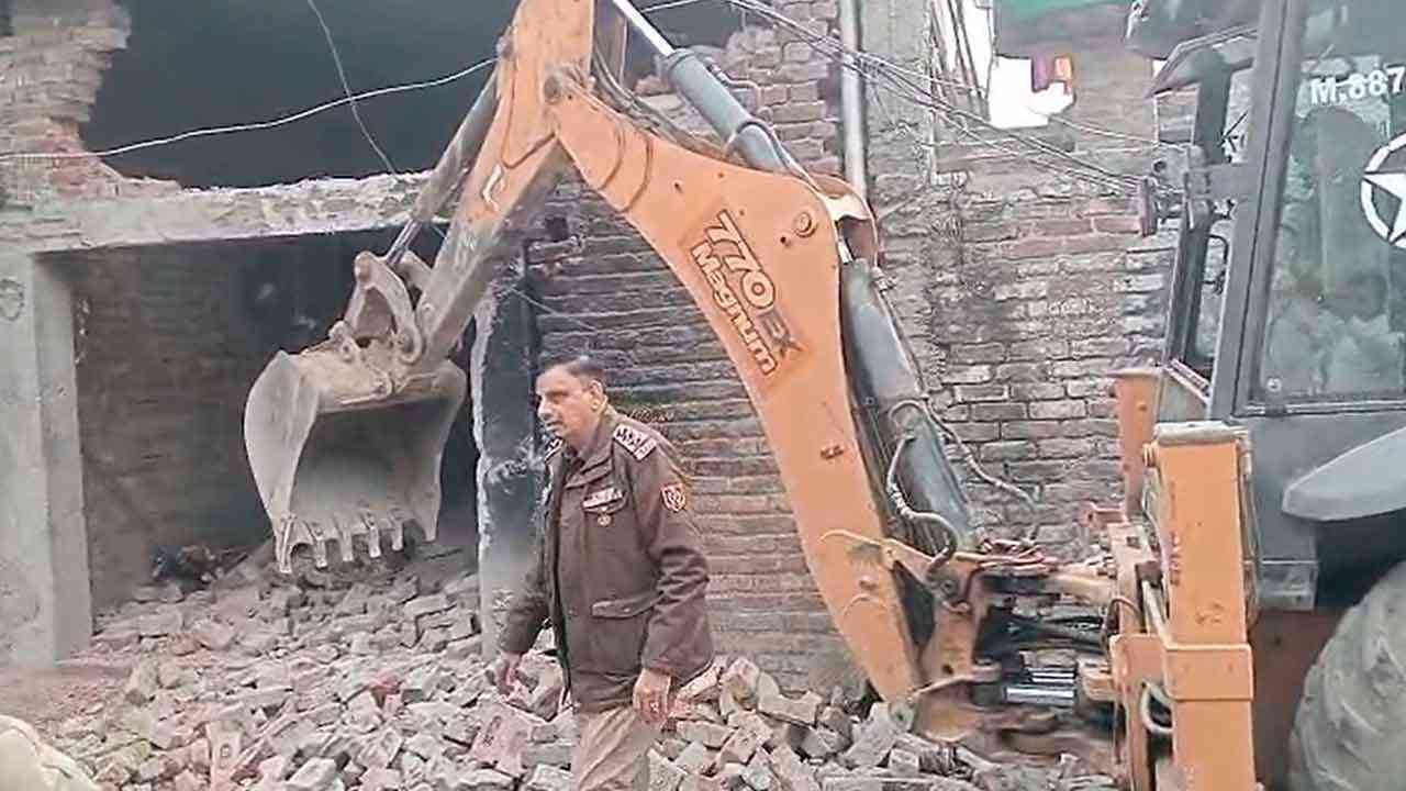 ਯੁੱਧ ਨਸ਼ਿਆਂ ਵਿਰੁੱਧ: ਨਸ਼ੇ ਦੀ ਕਾਲੀ ਕਮਾਈ ਨਾਲ ਬਣੇ ਮਕਾਨ 'ਤੇ ਚੱਲਿਆ ਬੁਲਡੋਜ਼ਰ