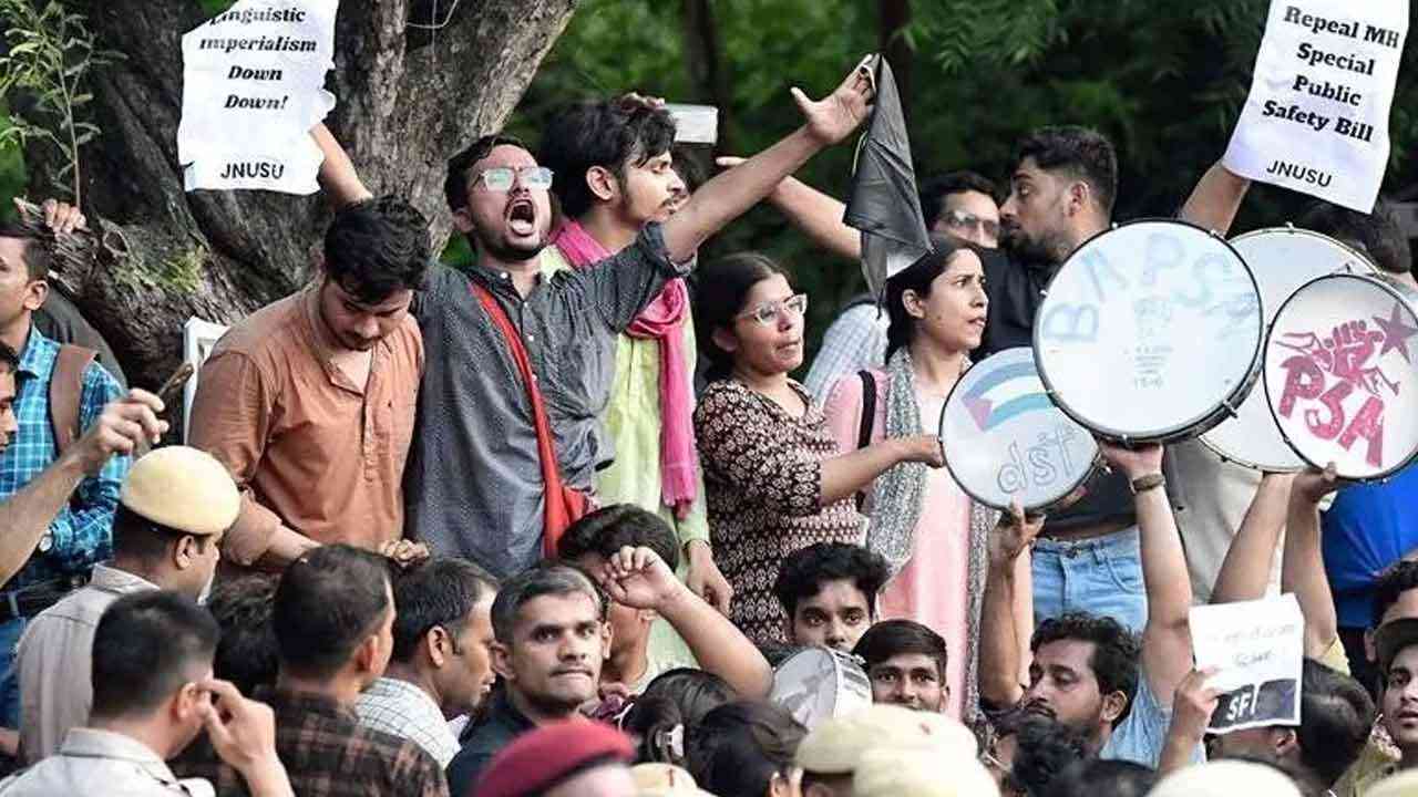 जेएनयू में फिर विवाद: मोदी-शाह के ख़िलाफ़ नारेबाज़ी प्रशासन ने पुलिस से FIR की मांग की