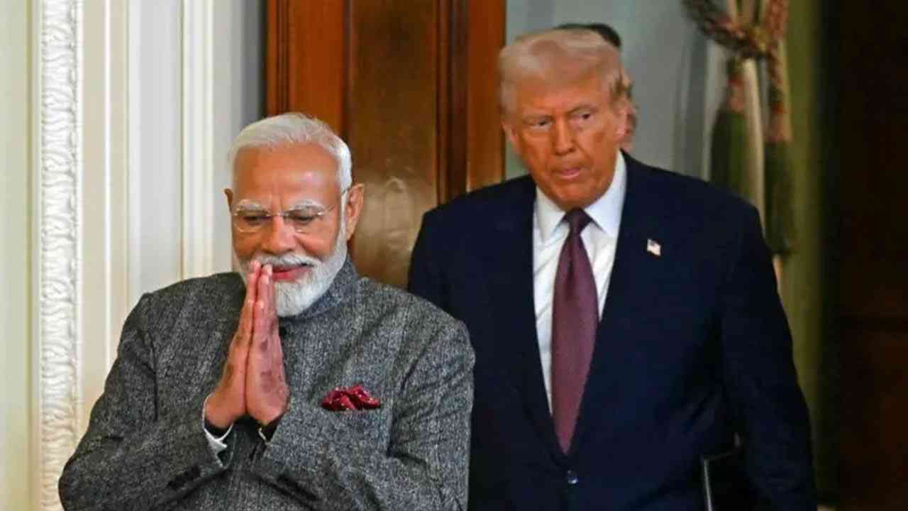 'इक्नॉमिक वॉर': अमेरिका लगा सकता है भारत पर 500% टैरिफ़, ट्रंप ने दी 'रूस प्रतिबंध बिल' को मंज़ूरी