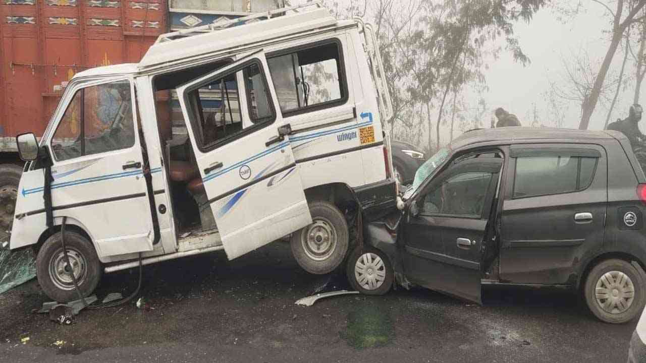 Hoshiarpur: ਦਰਦਨਾਕ ਸੜਕ ਹਾਦਸਾ, ਟਰੱਕ ਹੇਠਾਂ ਆਉਣ ਨਾਲ ਕੁੜੀ ਦੀਆਂ ਕੱਟੀਆਂ ਦੋਨੋਂ ਲੱਤਾਂ