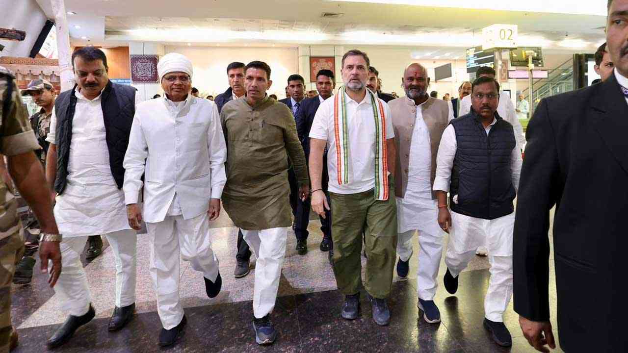 राहुल गांधी का इंदौर दौरा: दूषित पानी त्रासदी के पीड़ितों से मिले, सरकार पर साधा निशाना