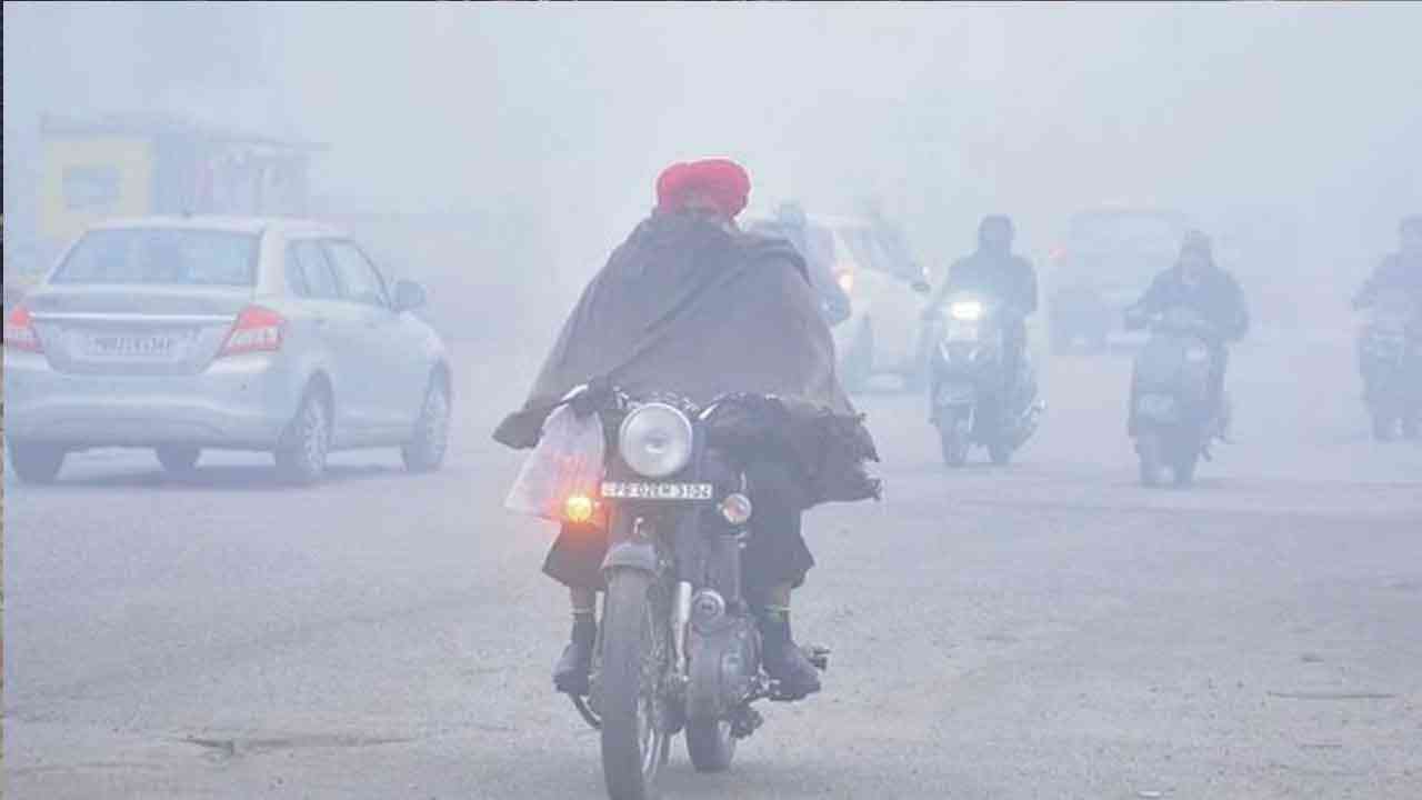 Punjab: ਸੰਘਣੀ ਧੁੰਦ ਦਾ ਕਹਿਰ ਜਾਰੀ,ਕੜਾਕੇ ਦੀ ਠੰਡ ਨਾਲ ਜਨ ਜੀਵਨ ਪ੍ਰਭਾਵਿਤ