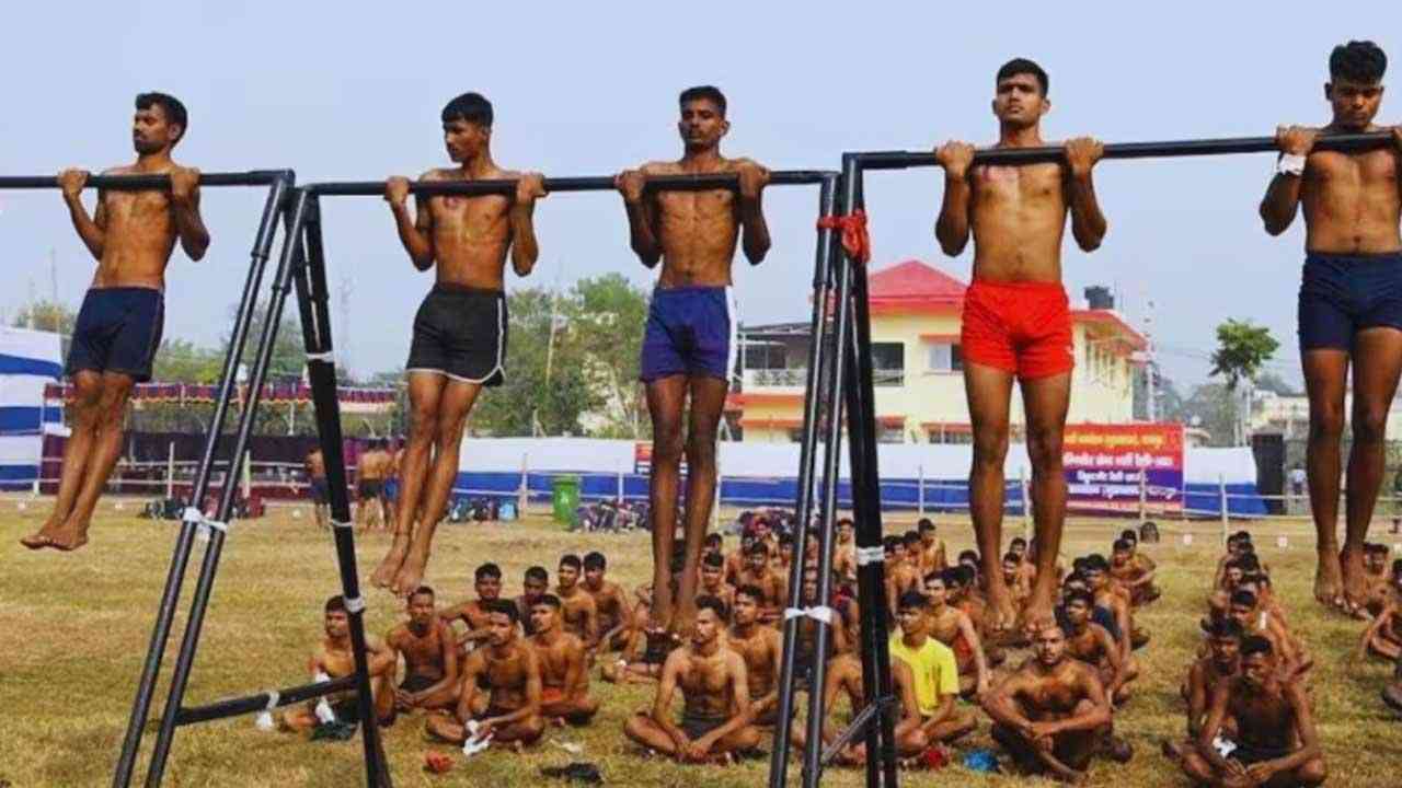 यूपी पुलिस में 32,679 पदों पर सीधी भर्ती 2025 का नोटिफिकेशन जारी: युवाओं के लिए सुनहरा अवसर