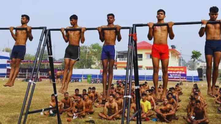 यूपी पुलिस में 32,679 पदों पर सीधी भर्ती 2025 का नोटिफिकेशन जारी: युवाओं के लिए सुनहरा अवसर