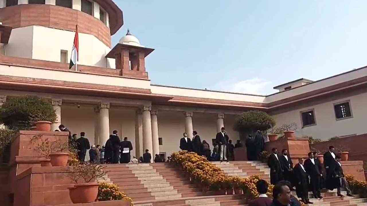 ਸੁਪਰੀਮ ਕੋਰਟ ਵਿੱਚ ਦੋ ਮਿੰਟ ਦਾ ਮੌਨ, ਮਹਾਤਮਾ ਗਾਂਧੀ ਦੀ ਬਰਸੀ ‘ਤੇ ਸ਼ਰਧਾਂਜਲੀ