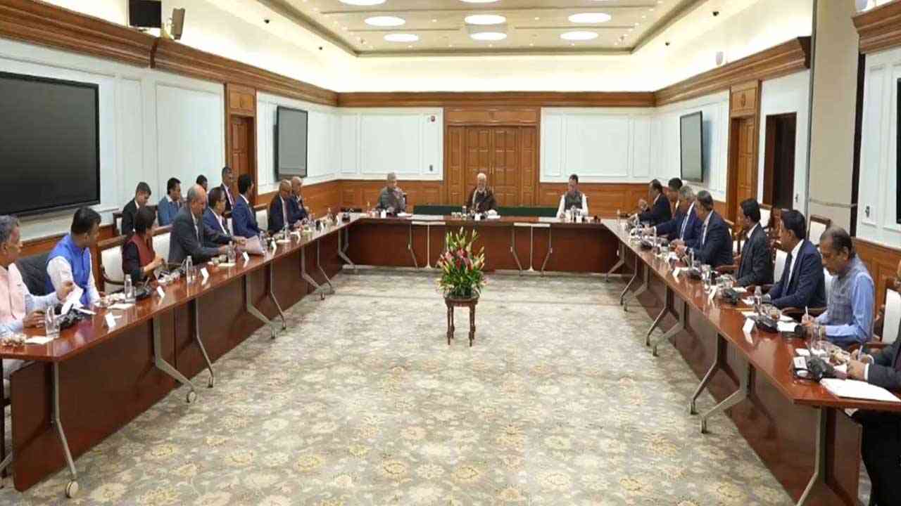 आर्टिफ़िशियल इंटेलिजेंस (AI) के CEOs और विशेषज्ञों के साथ पीएम मोदी ने की उच्च स्तरीय गोलमेज बैठक