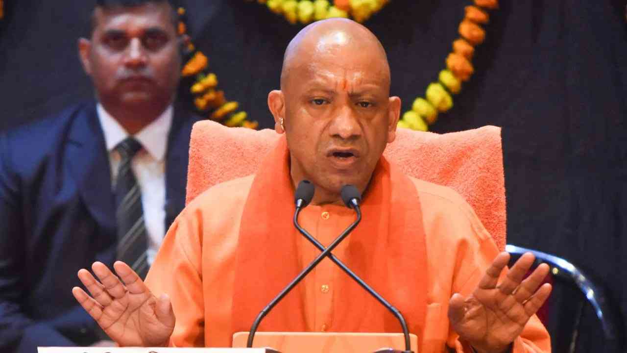 सीएम योगी आदित्यनाथ ने YEIDA में ₹11,000 करोड़ की परियोजनाओं के लिए बांटे आवंटन पत्र