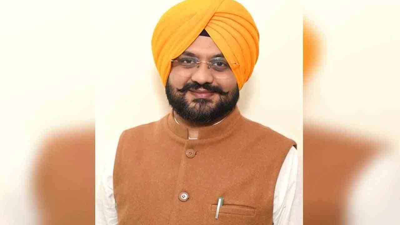 ਮੰਤਰੀ ਤਰੁਣਪ੍ਰੀਤ ਸਿੰਘ ਸੌਂਦ ਸ੍ਰੀ ਅਕਾਲ ਤਖਤ ਸਾਹਿਬ ਅੱਗੇ ਹੋਏ ਪੇਸ਼