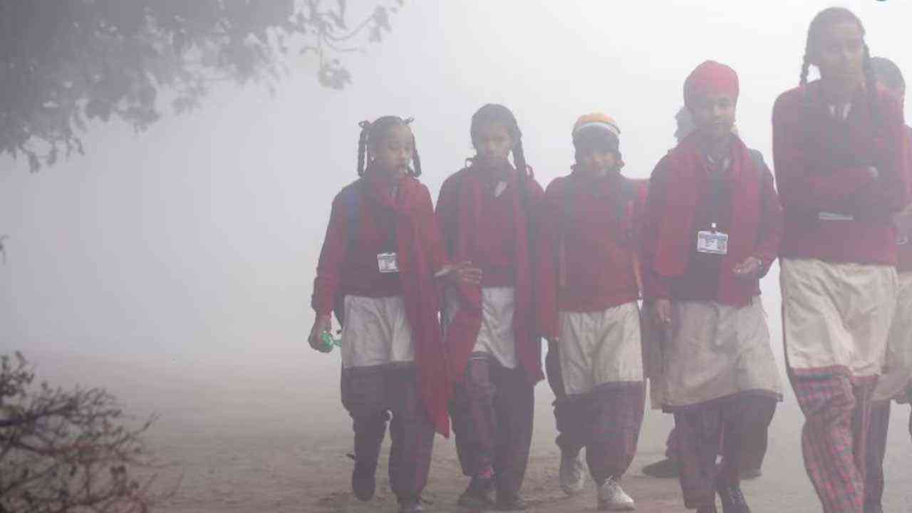 ਕੜਾਕੇ ਦੀ ਠੰਢ ਦਾ ਕਹਿਰ ! ਸਕੂਲਾਂ ਦੀਆਂ ਛੁੱਟੀਆਂ 'ਚ ਵਾਧਾ