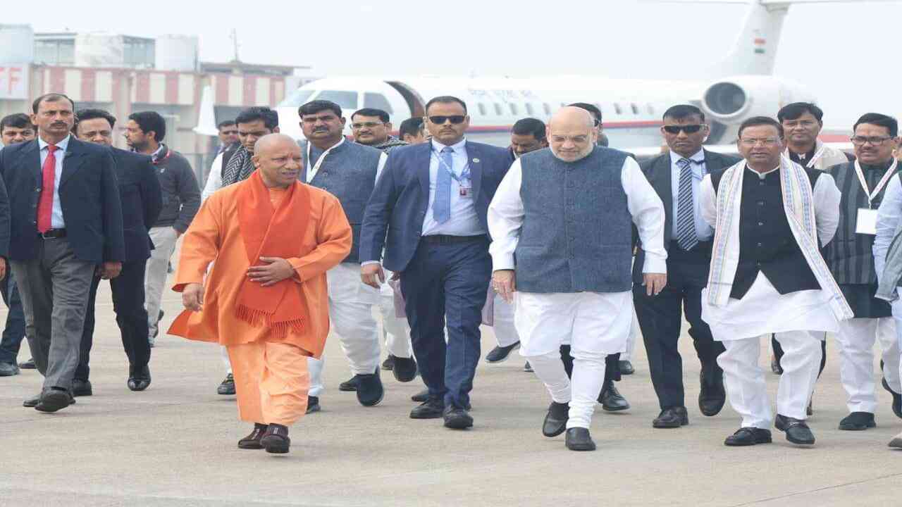 'यूपी दिवस' पर लखनऊ पहुंचे अमित शाह का सीएम योगी ने किया भव्य स्वागत