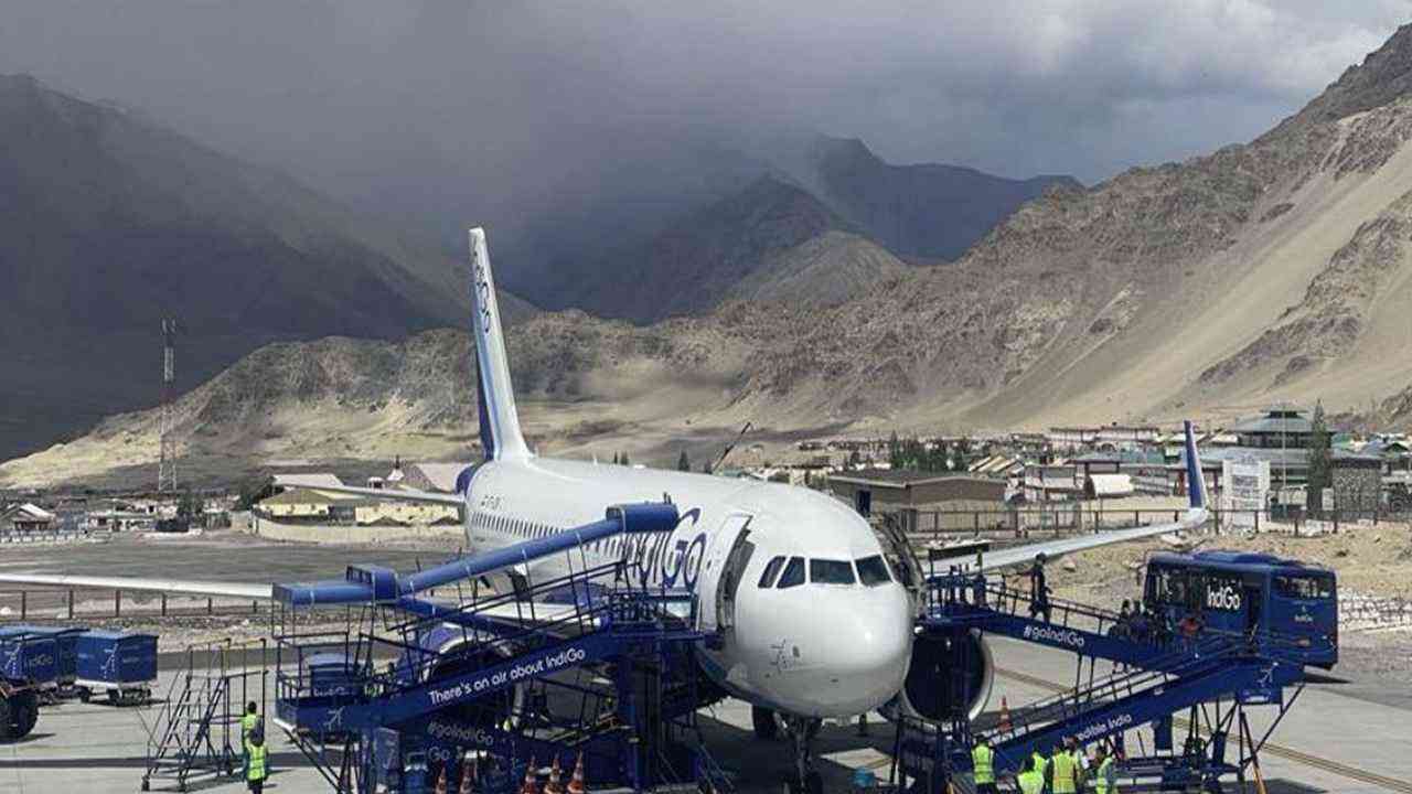 Leh flights delayed: ਭਾਰੀ ਬਰਫ਼ਬਾਰੀ ਕਾਰਨ ਹਵਾਈ ਉਡਾਣਾਂ ਮੁਅੱਤਲ