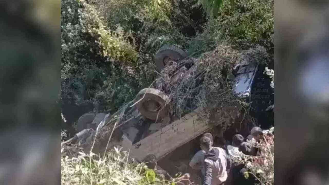Manipur Road Accident:- ਡੂੰਘੀ ਖੱਡ ਵਿੱਚ ਗੱਡੀ ਡਿੱਗਣ ਕਾਰਨ 4 ਦੀ ਮੌਤ, ਕਈ ਜ਼ਖਮੀ