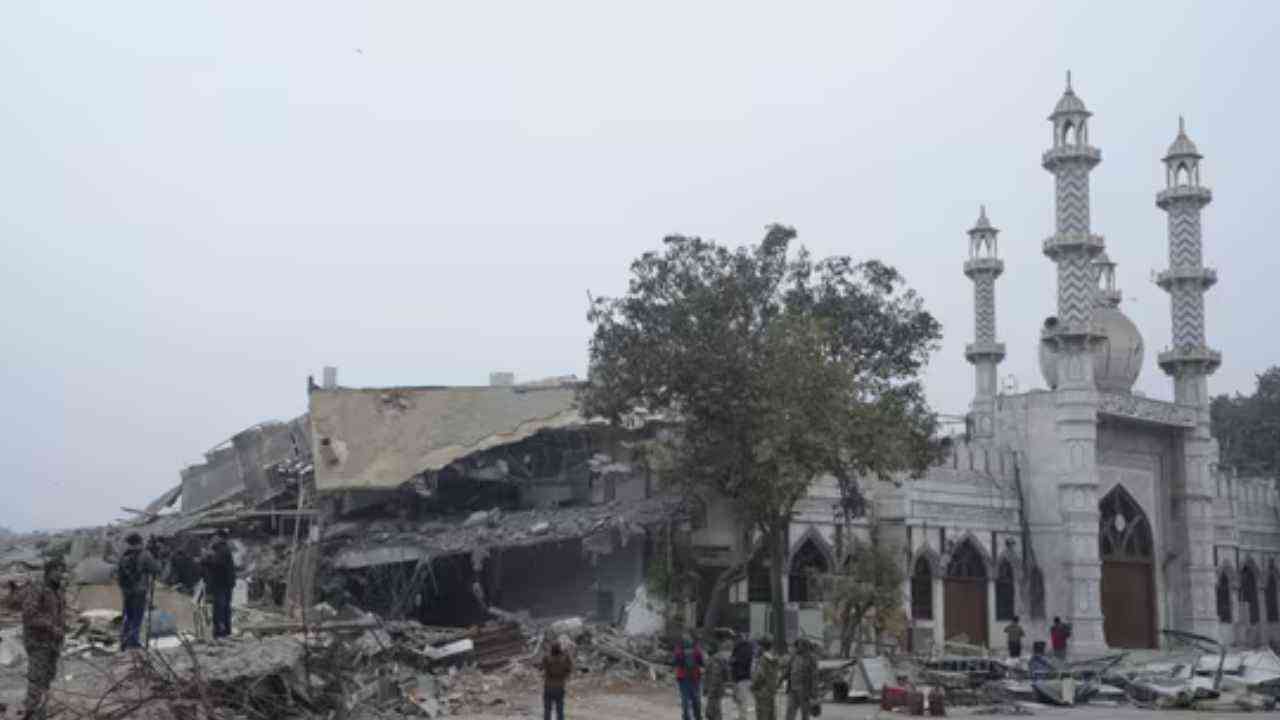 Faiz Elahi Masjid: ਮਸਜਿਦ ਢਾਹੁਣ ਦੀ ਫੈਲਾਈ ਅਫਵਾਹ,  ਪੁਲਿਸ, MCD ਟੀਮ 'ਤੇ ਪੱਥਰਬਾਜ਼ੀ